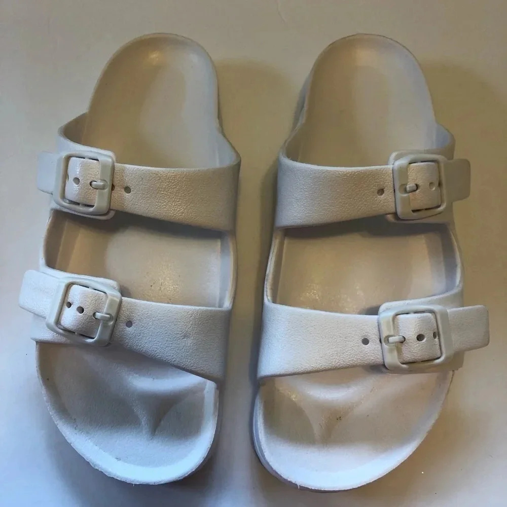Rubber slippers size 4-5